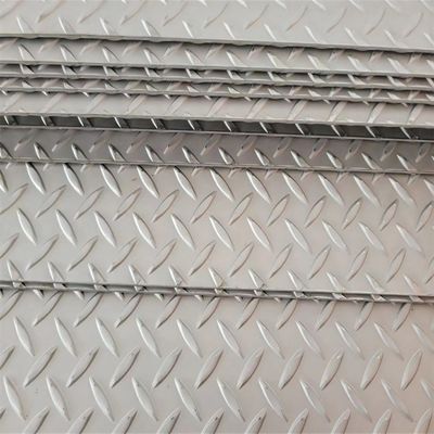 EN Standard Stainless Steel Diamond/Tread Chequered Plate 301 304 316 Anti Skid Embossed Checkered Sheet